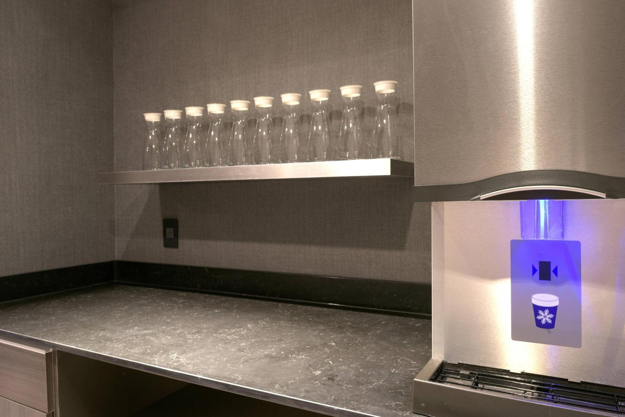 Ac By Marriott Boston North 4*